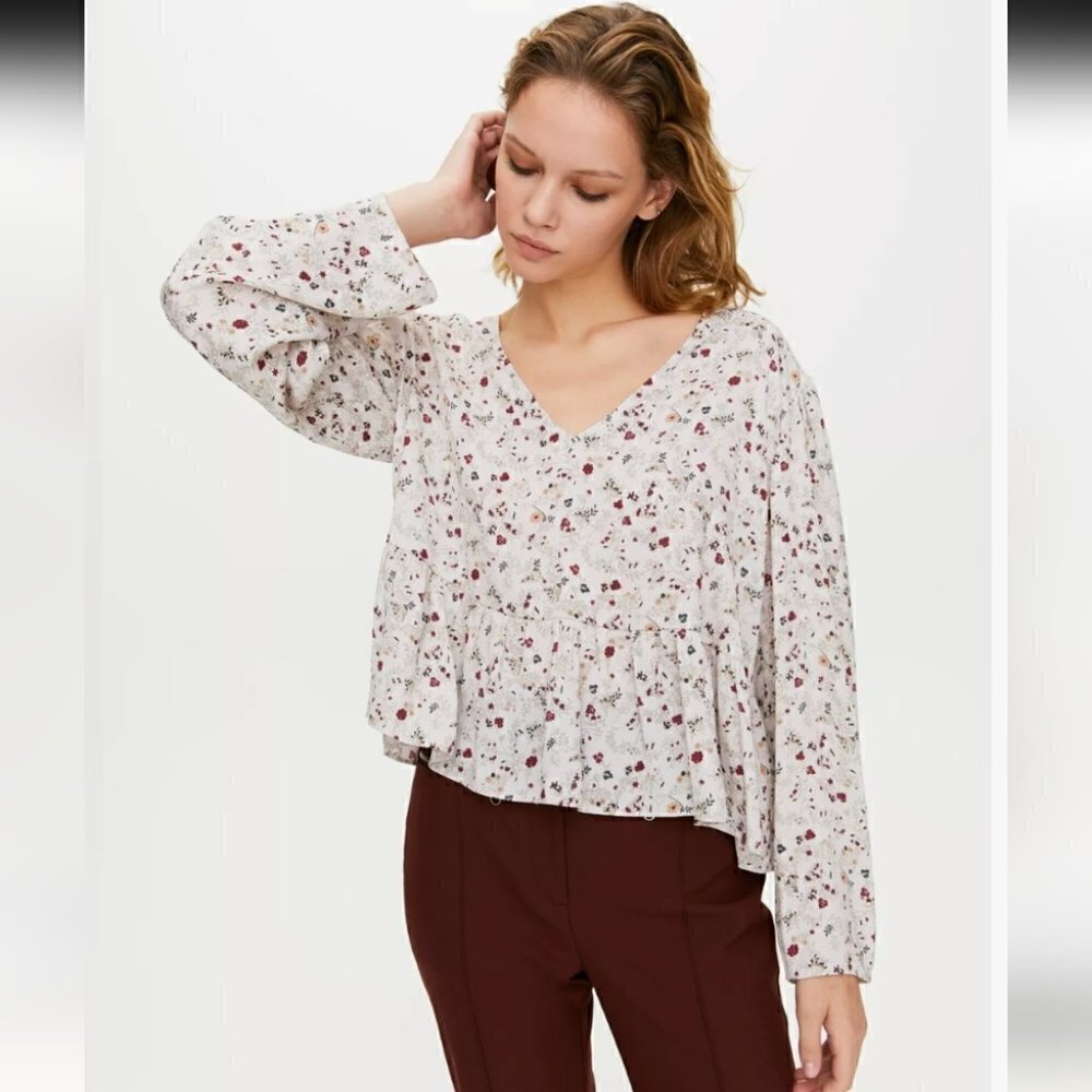 Aritzia Little moon Floral Campari peasant  blouse xs